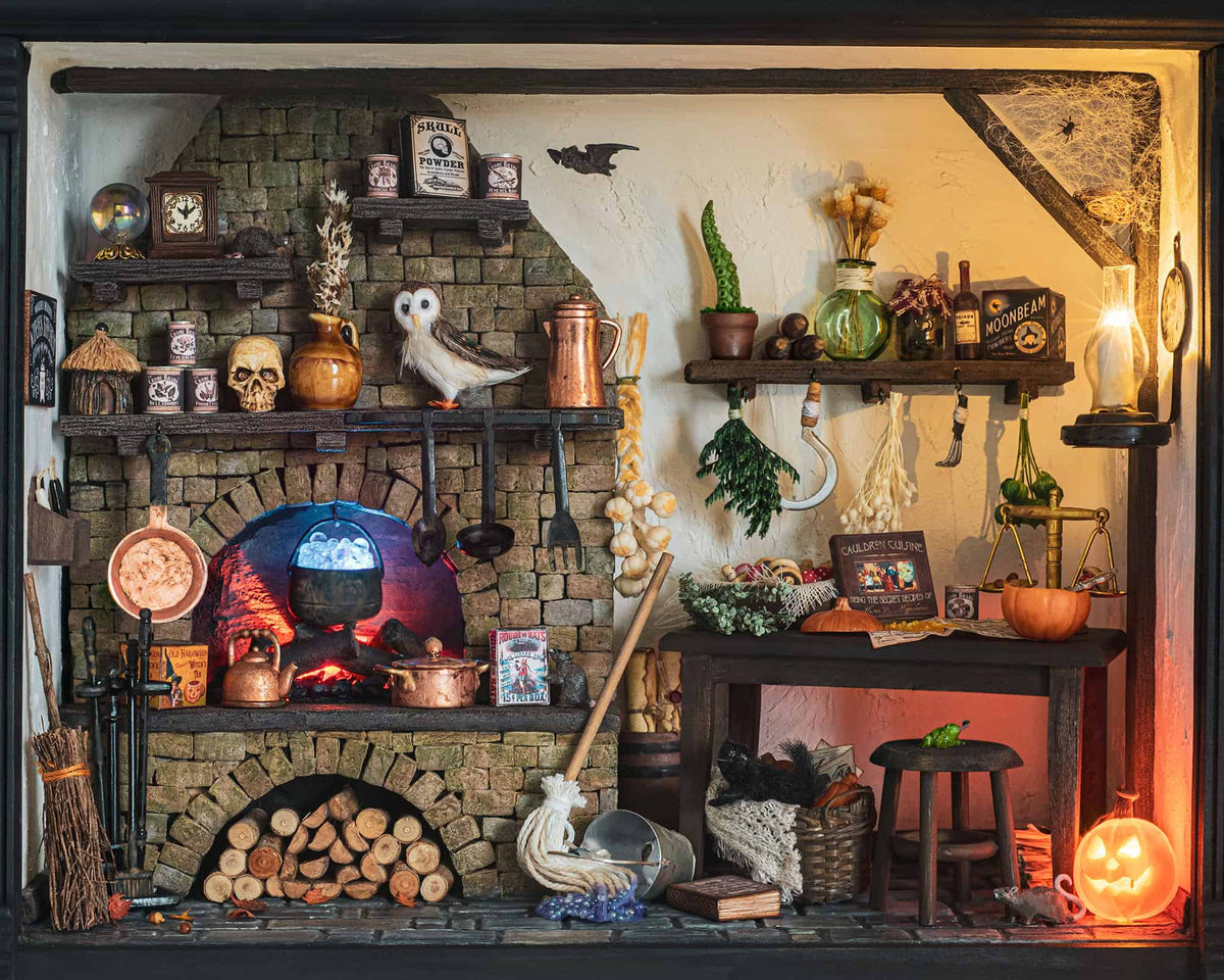 Witch's Kitchen Themed Roombox - Halloween at the Hag's Hearth - HBSMiniatures Halloween Challenge 2020