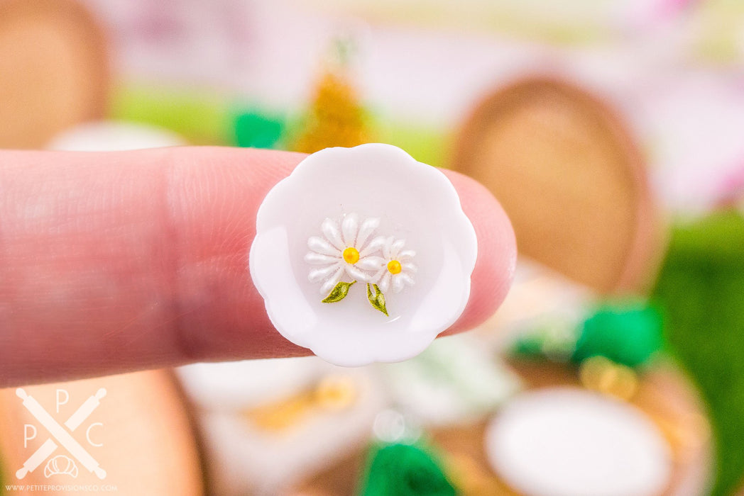 Dollhouse Miniature Daisy Decorative Plates