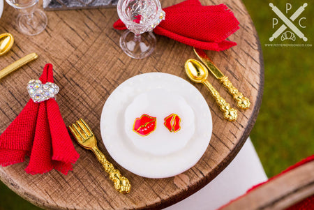 Dollhouse Miniature Valentine's Day Kisses Decorative Plates - Small - Set of 4 - 1:12 Dollhouse Miniature Holiday Plates