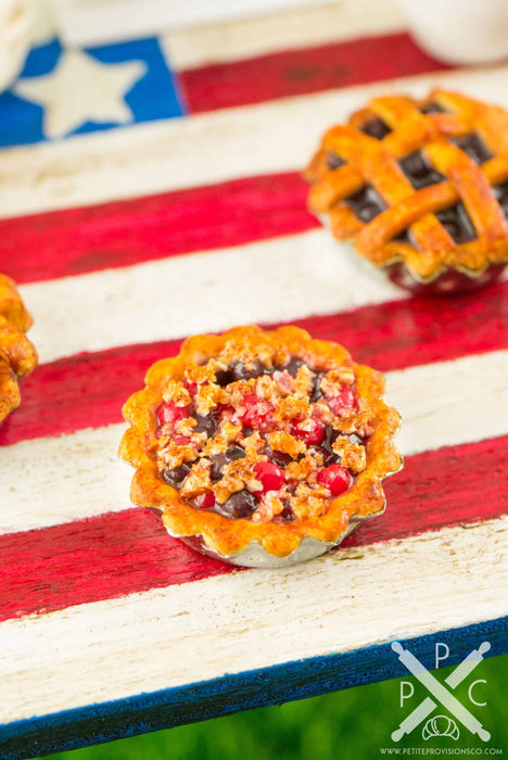 Mixed Berry Pie with Crumb Topping