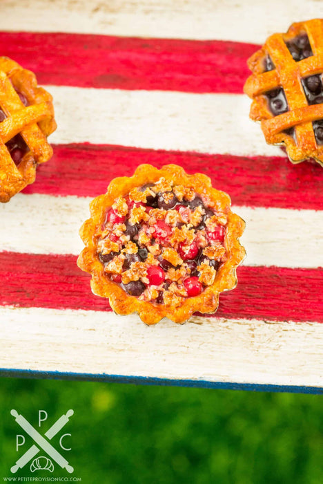 Mixed Berry Pie with Crumb Topping