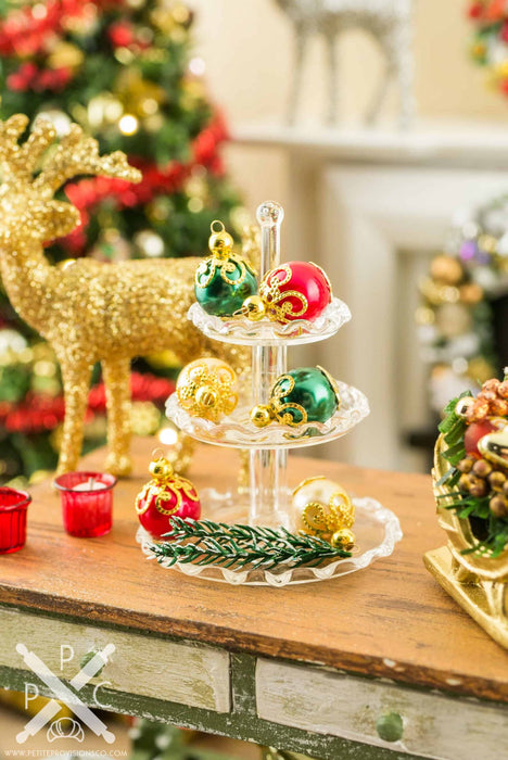 Elegant Red, Green and Gold Christmas Ornaments - Set of 6