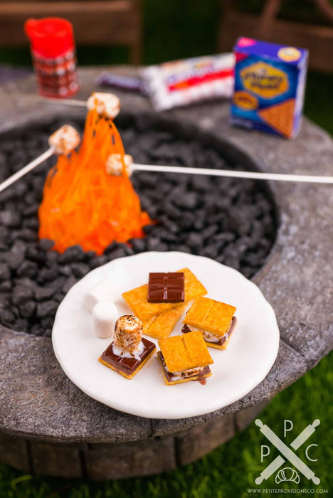 Dollhouse Miniature Autumn S'Mores Platter - 1:12 Dollhouse Miniature S'Mores