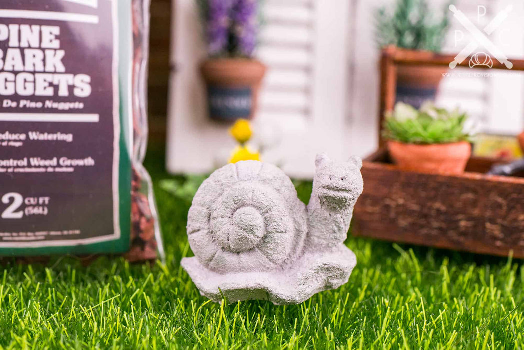 Dollhouse Miniature Stone Snail Garden Statue - Decorative Spring Garden Sculptures - 1:12 Dollhouse Miniature Spring Decor